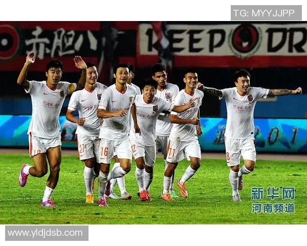 山东鲁能与河南建业的激战背后：一场足球赛的情感与梦想交织