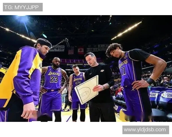 湖人队与老鹰队激战正酣NBA赛场精彩瞬间回顾与分析