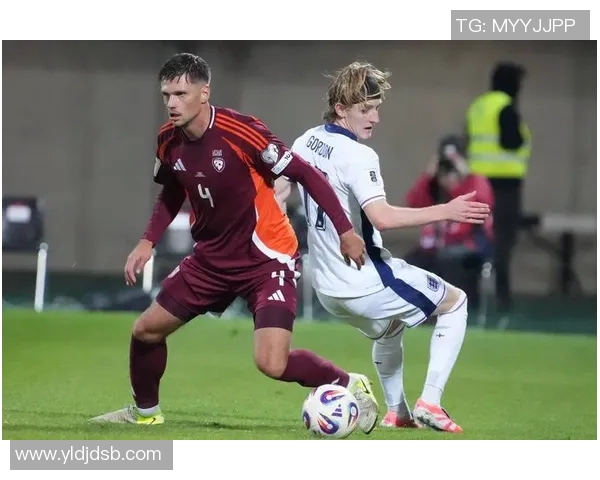 俄罗斯与塞尔维亚足球对决结果揭晓精彩瞬间回顾与分析